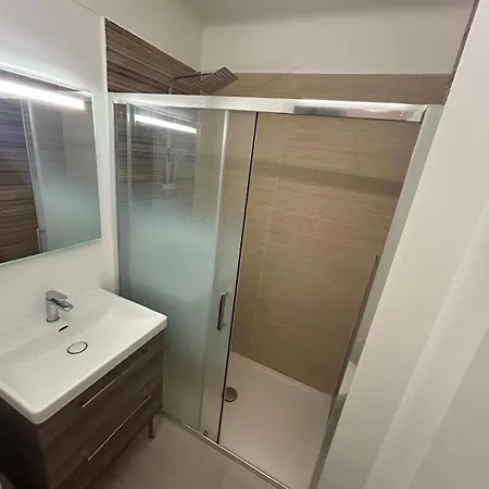 Heart Of Juans Les Pins - Ideal Location Apartment *