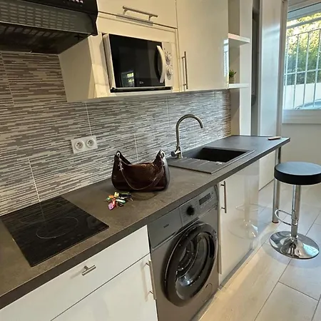 Heart Of Juans Les Pins - Ideal Location Apartment *